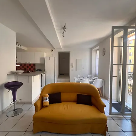 Apartment 3 Pieces, A Pied Et Equipe, Avec Balcon Et Machines A Laver, Parking Offert Et Bus Direct Aeroport De Grasse