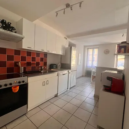 3 Pieces, A Pied Et Equipe, Avec Balcon Et Machines A Laver, Parking Offert Et Bus Direct Aeroport De Apartment